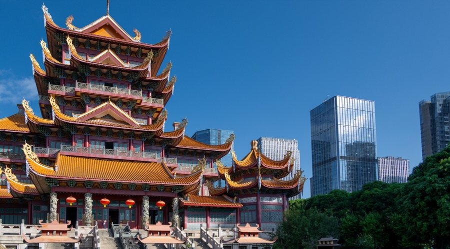 China Gives Offshore Brokers Two Years to Exit the Mainland
