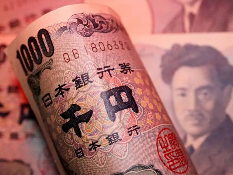 Japan's Kihara Signals Urgent FX Market Monitoring Amid USD/JPY Pressure